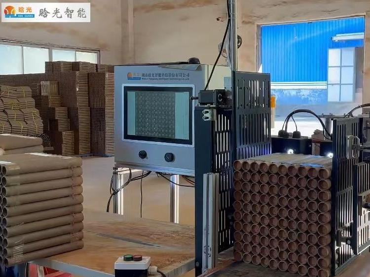 紙管煙花坨智能檢測機(jī)器人在利安的應(yīng)用現(xiàn)場